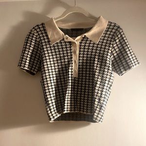 Adorable retro button up patterned top